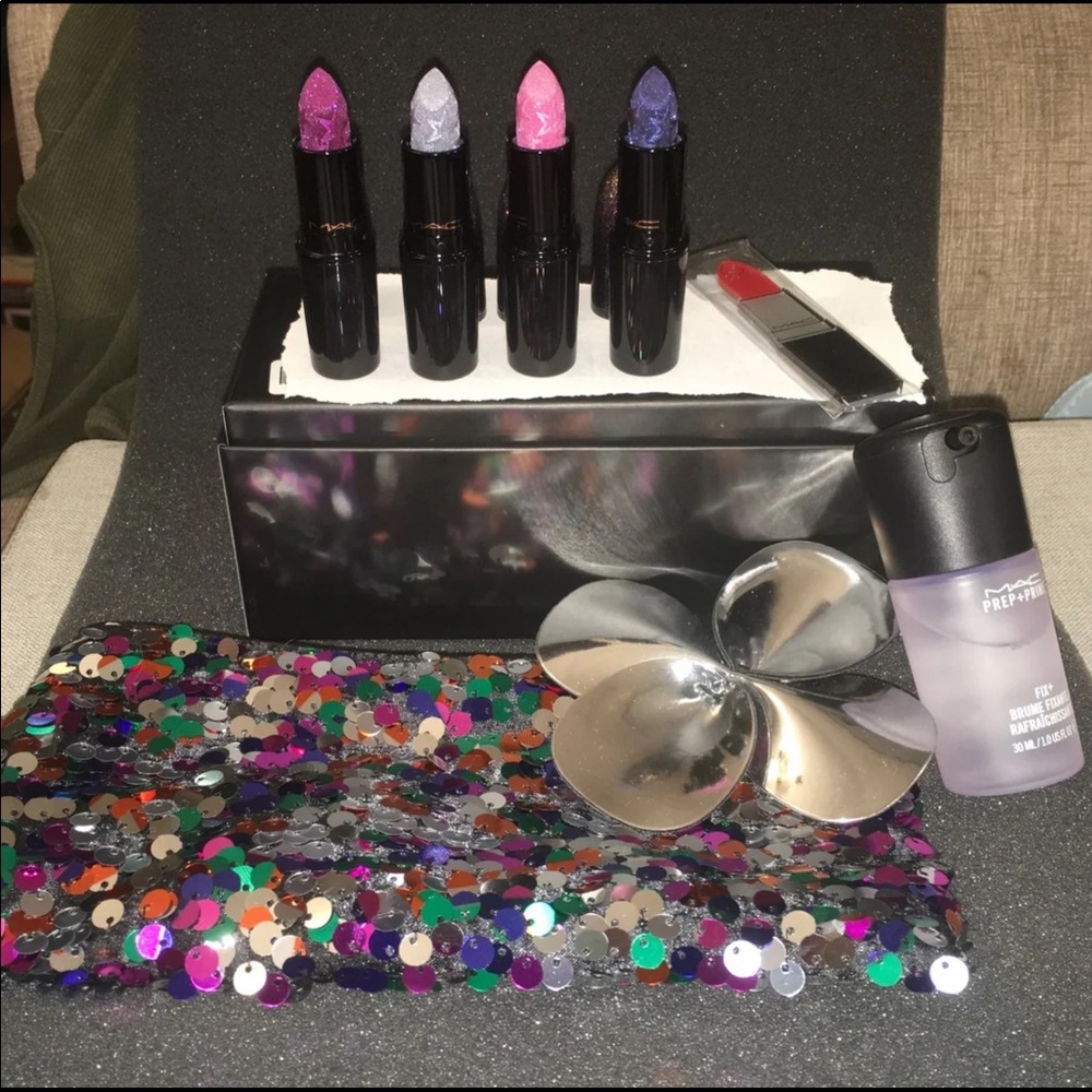 MAC KISS OF STARS W BUNDLE